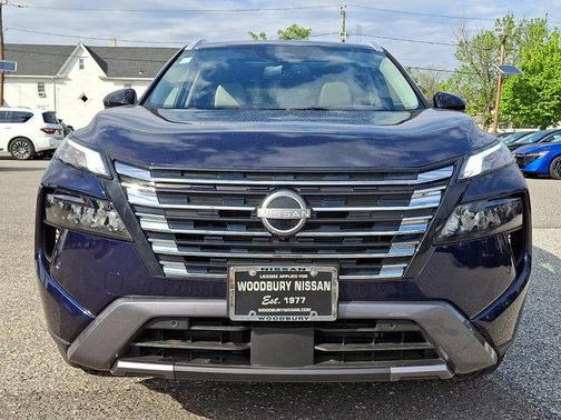 Deep Ocean Blue Pearl/Super Black 2024 Nissan Rogue SL