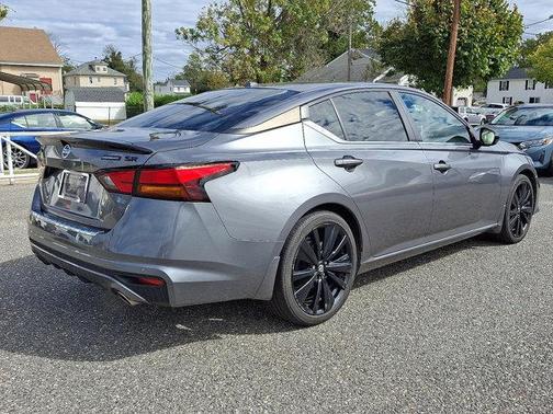 2022 Nissan Altima SR FWD