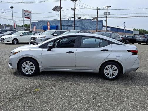 2025 Nissan Versa 1.6 S