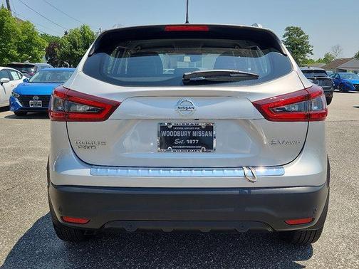 2022 Nissan Rogue Sport SV