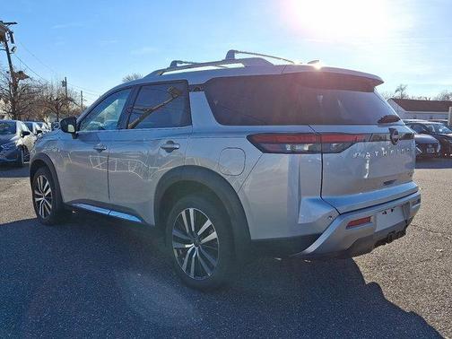 2025 Nissan Pathfinder Platinum 4WD