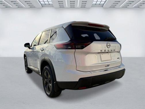 Everest White Pearl Tricoat 2026 Nissan Rogue SV