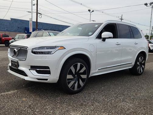 2023 Volvo XC90 Recharge Plug-In Hybrid T8 Ultimate Bright Theme 7-Seater