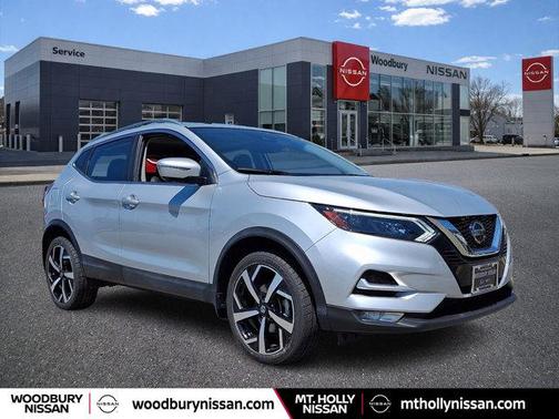 Brilliant Silver Metallic 2020 Nissan Rogue Sport SL
