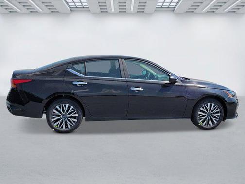 Super Black 2026 Nissan Altima SV FWD
