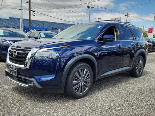 2022 Nissan Pathfinder SL 4WD