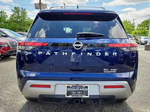 2022 Nissan Pathfinder SL 4WD