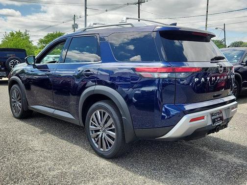 2022 Nissan Pathfinder SL 4WD