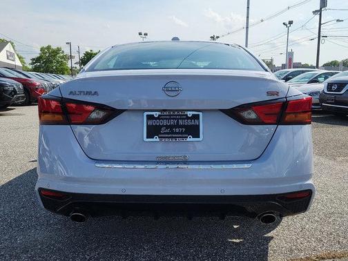 2023 Nissan Altima SR FWD