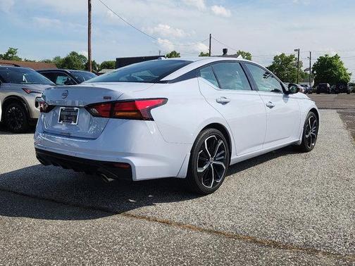 2023 Nissan Altima SR FWD
