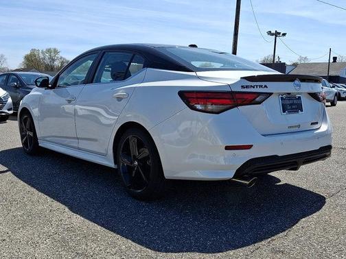Aspen White Tricoat/Super Black 2023 Nissan Sentra SR