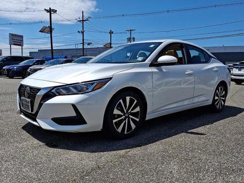 Aspen White Tricoat 2023 Nissan Sentra SV