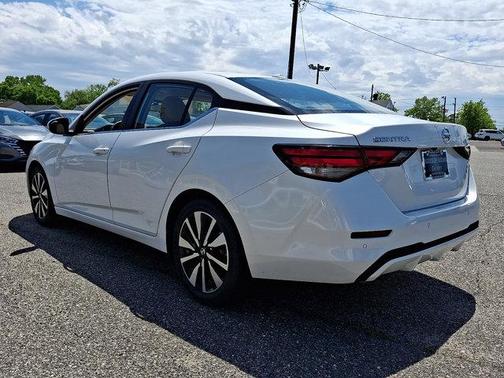 Aspen White Tricoat 2023 Nissan Sentra SV