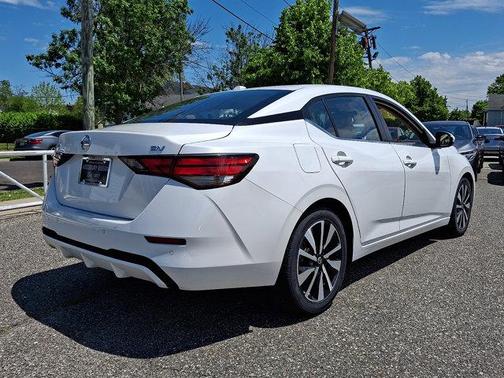 Aspen White Tricoat 2023 Nissan Sentra SV