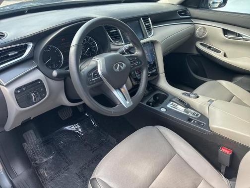 2024 INFINITI QX50 LUXE