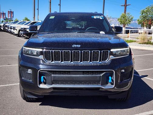 Diamond Black Crystal Pearlcoat 2024 Jeep Grand Cherokee 4xe Overland