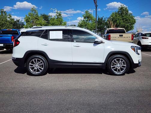 Summit White 2022 GMC Terrain SLT