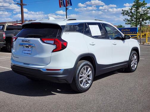 Summit White 2022 GMC Terrain SLT