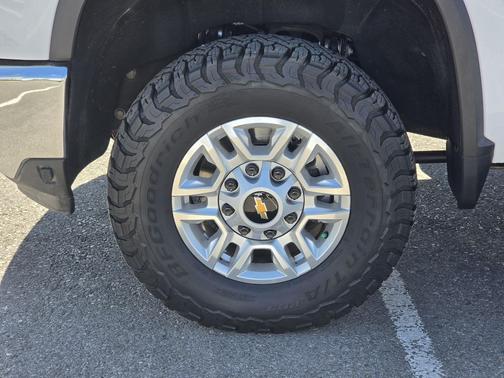 Summit White 2025 Chevrolet Silverado 2500 LT