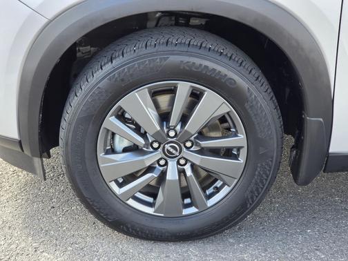 Brilliant Silver Metallic 2024 Nissan Pathfinder SV 4WD