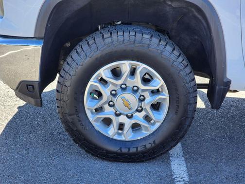 Summit White 2024 Chevrolet Silverado 2500 LT