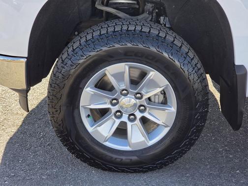 Summit White 2022 Chevrolet Silverado 1500 LT