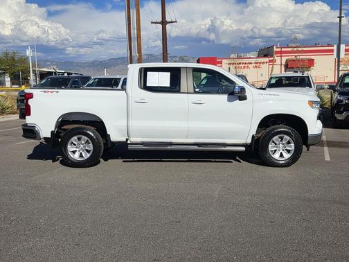 Summit White 2022 Chevrolet Silverado 1500 LT