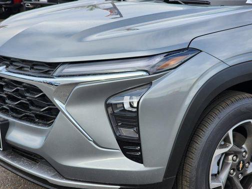 Sterling Gray Metallic 2026 Chevrolet Trax LT