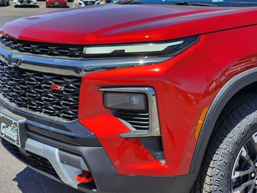 Radiant Red Tintcoat 2026 Chevrolet Traverse AWD Z71