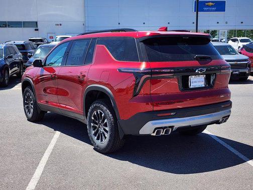 Radiant Red Tintcoat 2026 Chevrolet Traverse AWD Z71