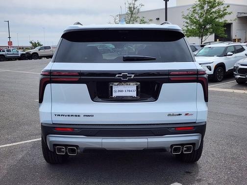 Polar White Tricoat 2026 Chevrolet Traverse AWD Z71