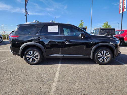 2024 Nissan Pathfinder SL 4WD