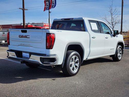 2024 GMC Sierra 1500 SLT
