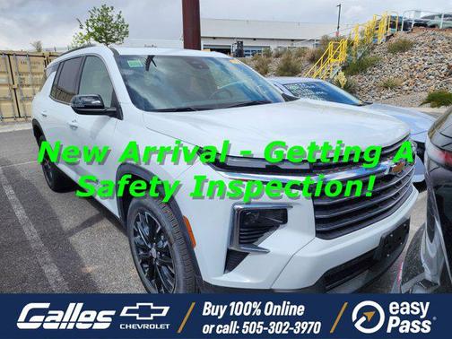 Summit White 2025 Chevrolet Traverse LT