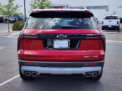 Radiant Red Tintcoat 2026 Chevrolet Traverse AWD Z71