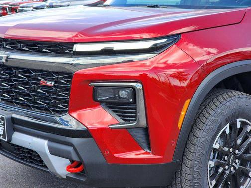 Radiant Red Tintcoat 2026 Chevrolet Traverse AWD Z71