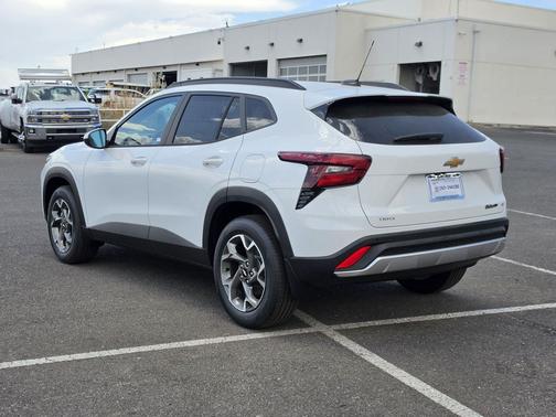 Summit White 2026 Chevrolet Trax LT
