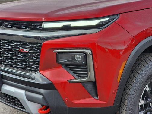 Radiant Red Tintcoat 2026 Chevrolet Traverse AWD Z71