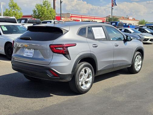 Sterling Gray Metallic 2024 Chevrolet Trax LS