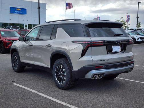 Sandstone Gray 2026 Chevrolet Traverse AWD Z71
