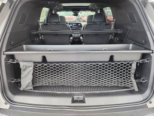 Sandstone Gray 2026 Chevrolet Traverse AWD Z71