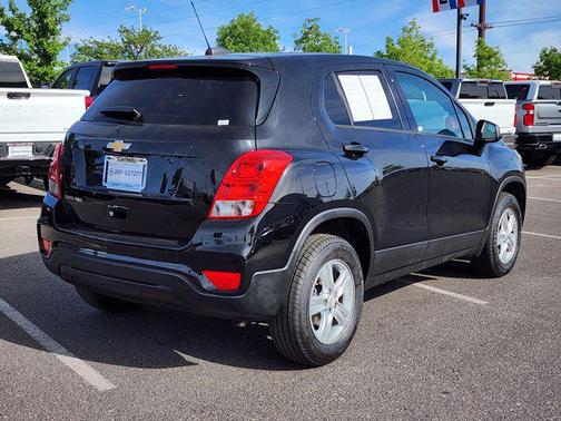 Mosaic Black Metallic 2021 Chevrolet Trax LS