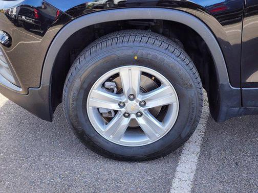 Mosaic Black Metallic 2021 Chevrolet Trax LS