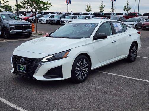 Pearl White Tricoat 2024 Nissan Altima 2.5 SV