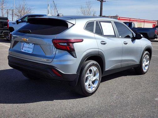 2025 Chevrolet Trax LS