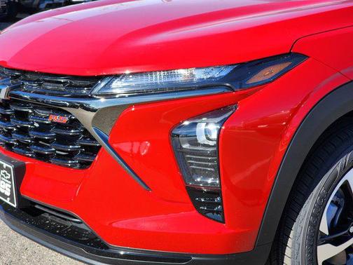 Apex Red 2026 Chevrolet Trax FWD 1RS