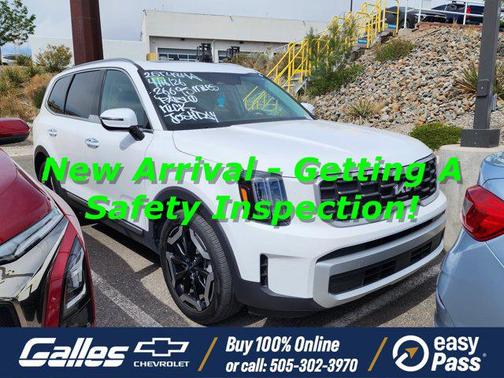 Glacial White Pearl 2024 Kia Telluride S