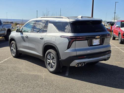 Sterling Gray Metallic 2027 Chevrolet Traverse LT