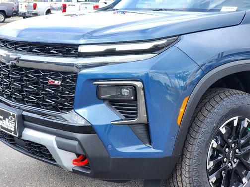 Lakeshore Blue Metallic 2026 Chevrolet Traverse AWD Z71