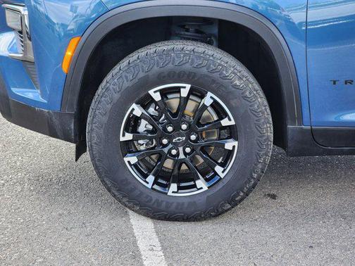 Lakeshore Blue Metallic 2025 Chevrolet Traverse AWD Z71
